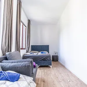 Comfy In Shared With Terrace And Garden Hostel